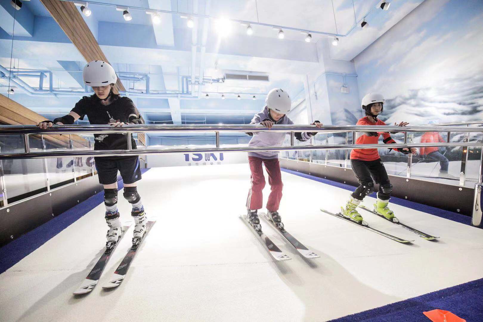 Ski desk workout with PROLESKI ski machine at ISKI Taiwan.