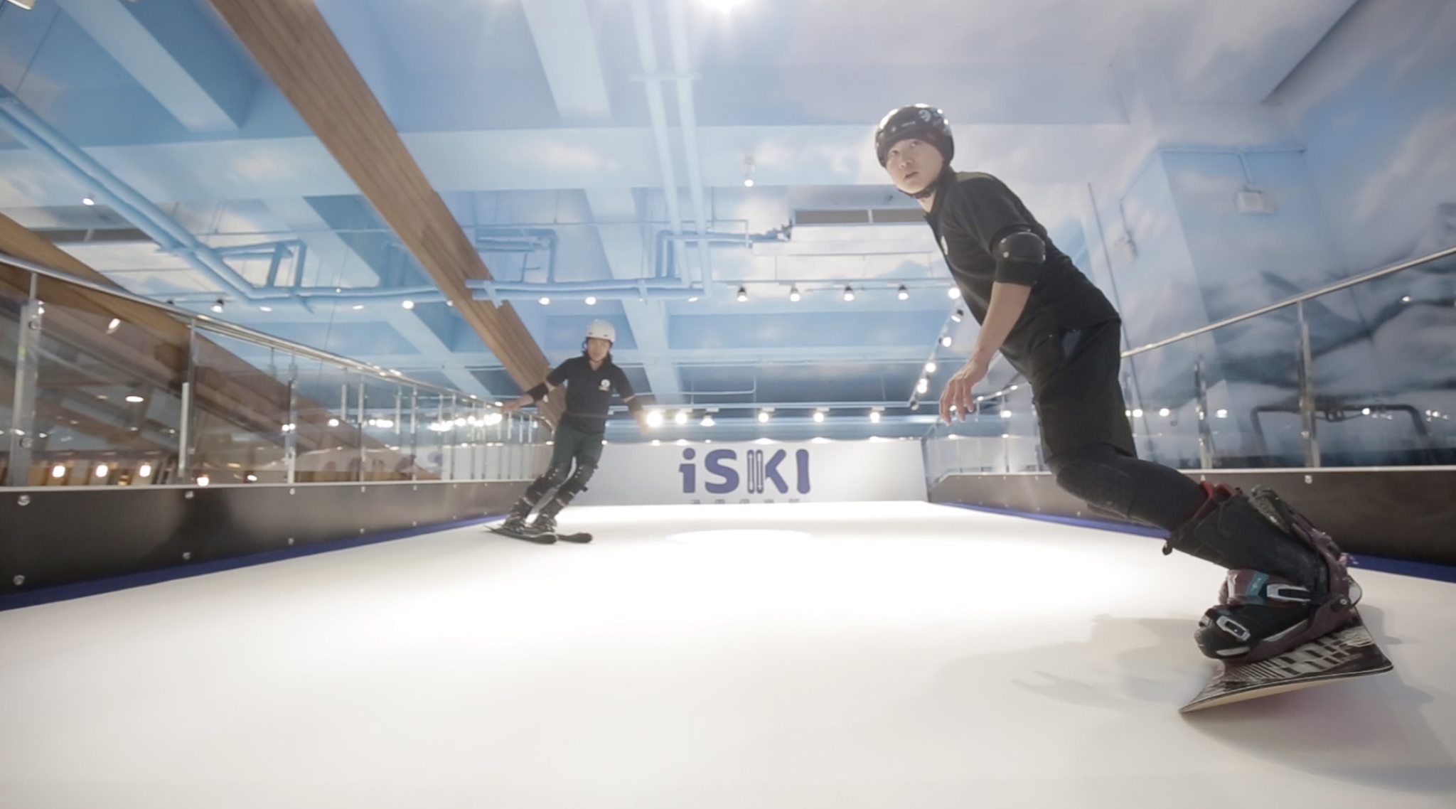 Advanced indoor ski training on PROLESKI ski simulator at ISKI club.