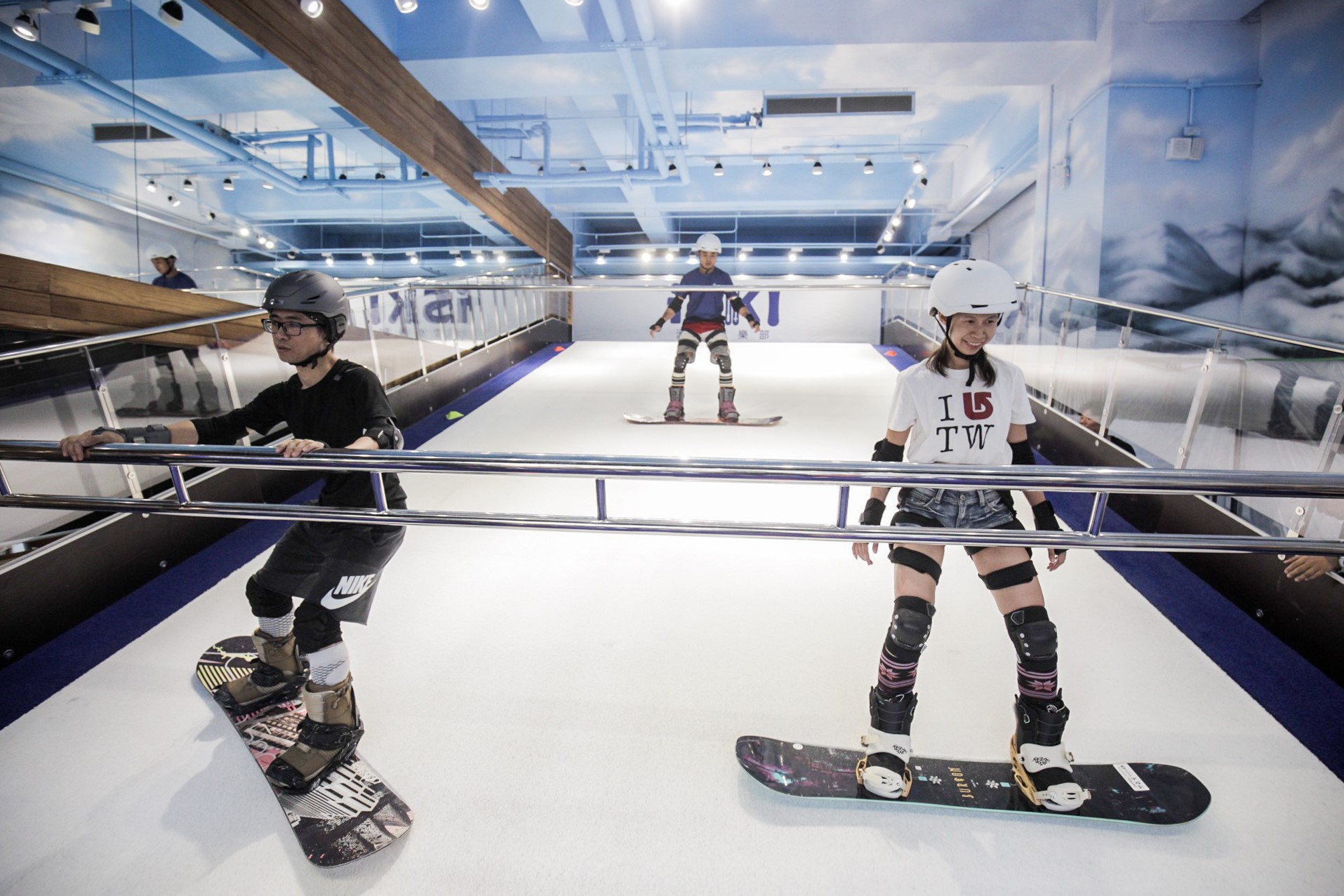 Skimachine training on PROLESKI ski simulator at ISKI Taiwan
