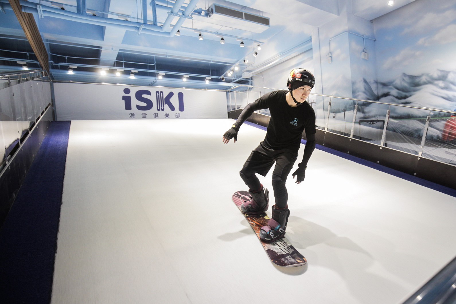 Indoor ski simulator PROLESKI at ISKI Taiwan – year-round skiing experience