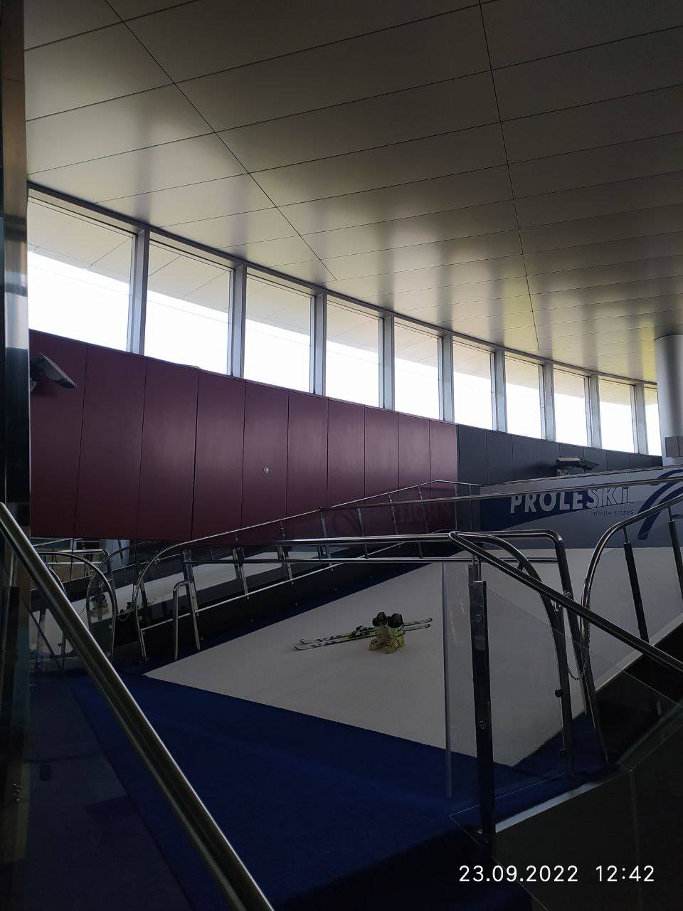 Indoor ski simulator PROLESKI in action – perfect for all skill levels