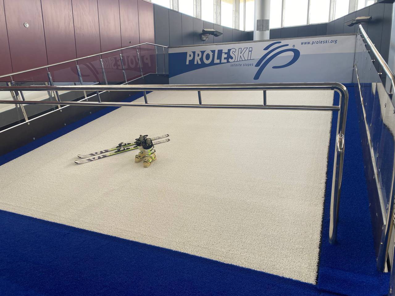PROLESKI ski simulator – realistic slope experience for beginners and professionals.