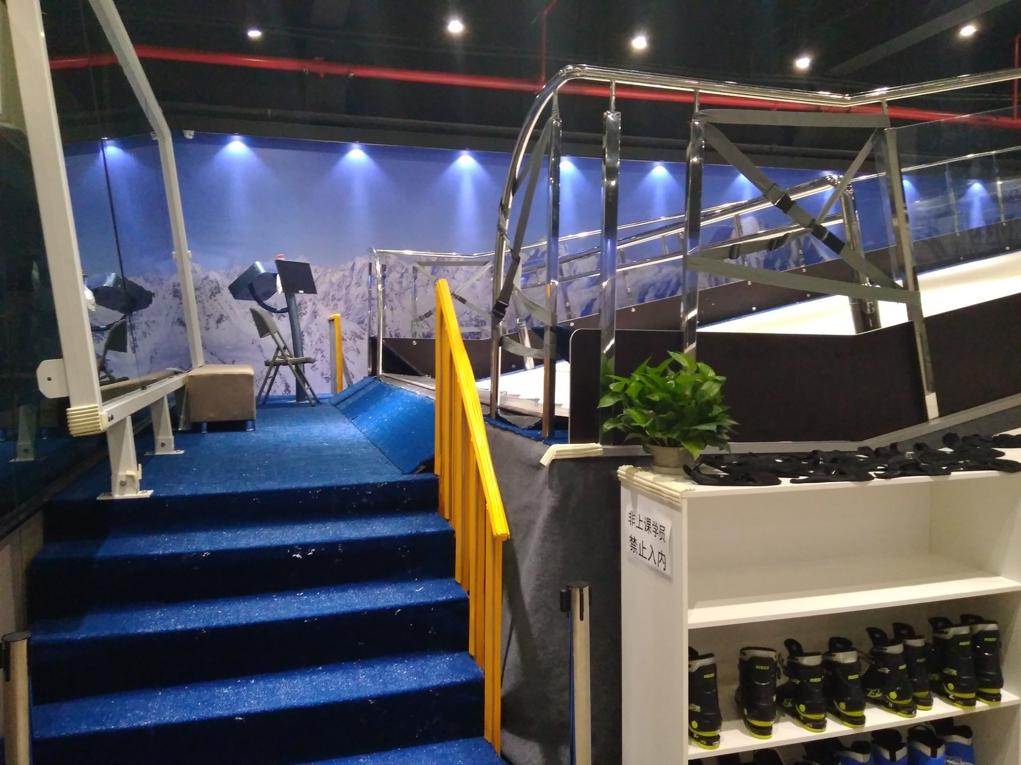 PROLESKI ski desk in Shanghai – innovative skimachine for all skill levels.