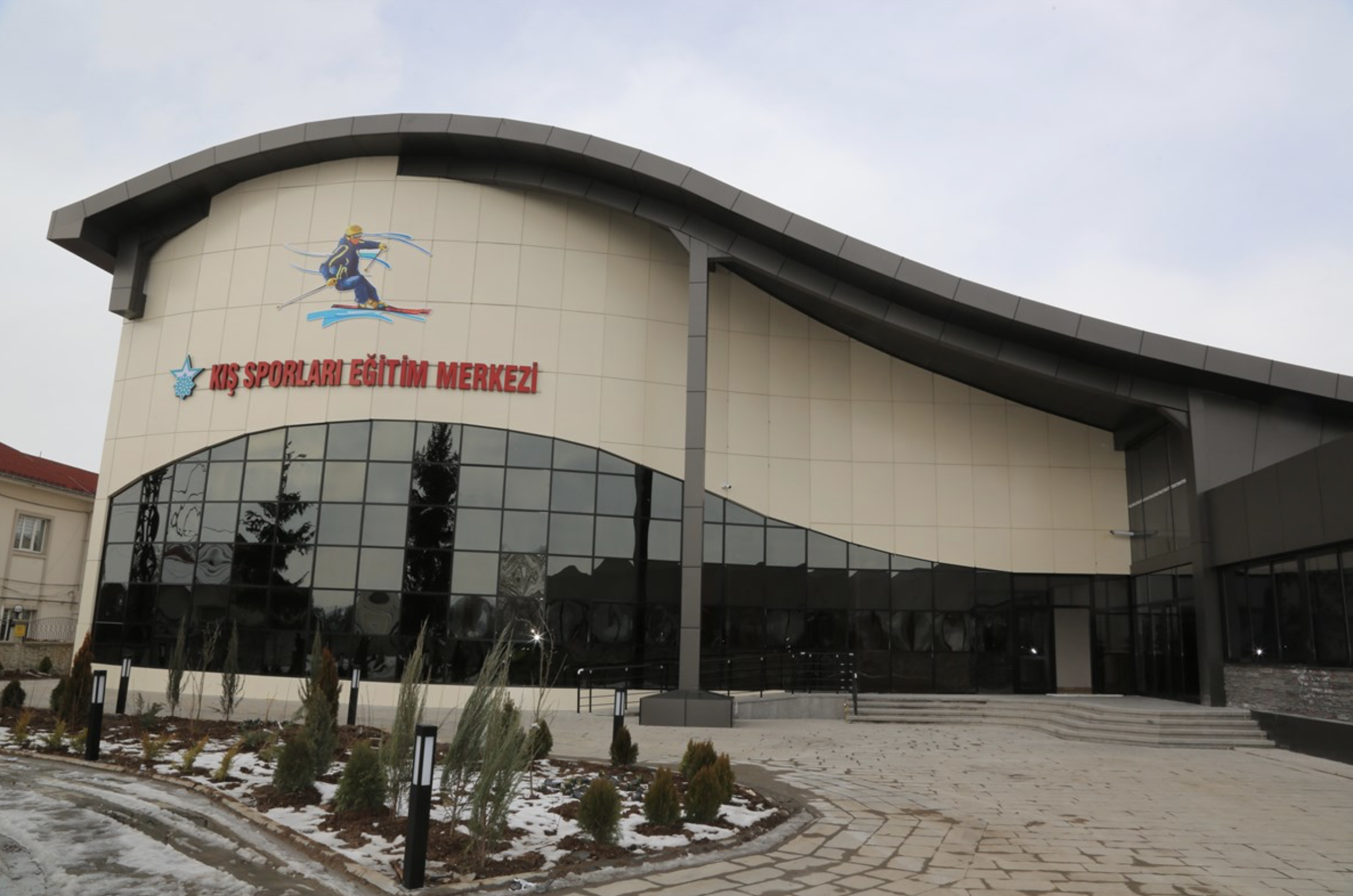Indoor ski simulator PROLESKI – advanced technology for skiers and snowboarders.