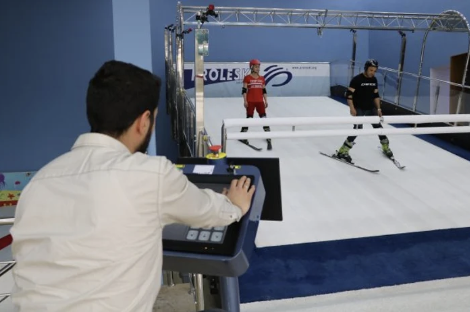Ski desk training session on PROLESKI indoor simulator in Turkey
