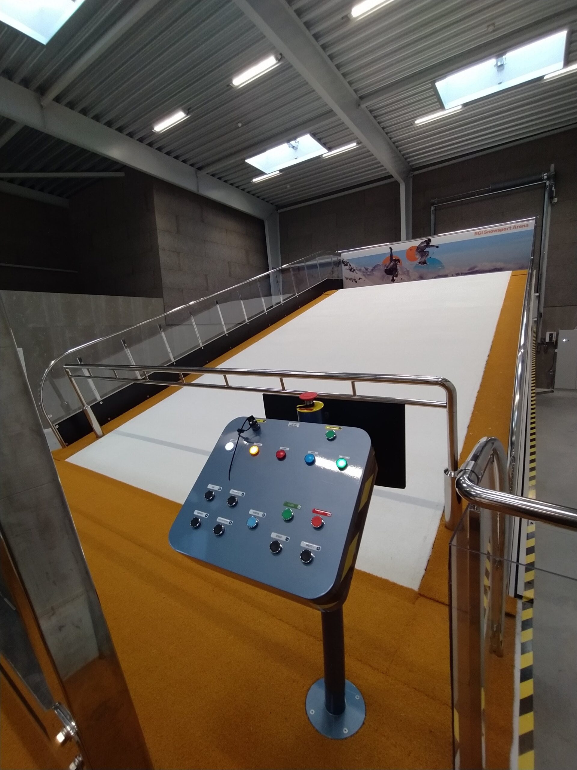 PROLESKI ski simulator with its control panel and white training surface at BGI Akademiet