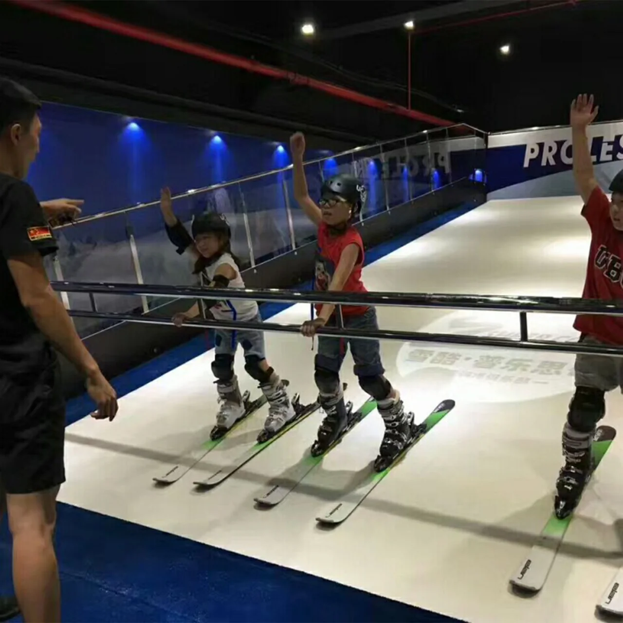 A group ski lesson on a PROLESKI endless slope