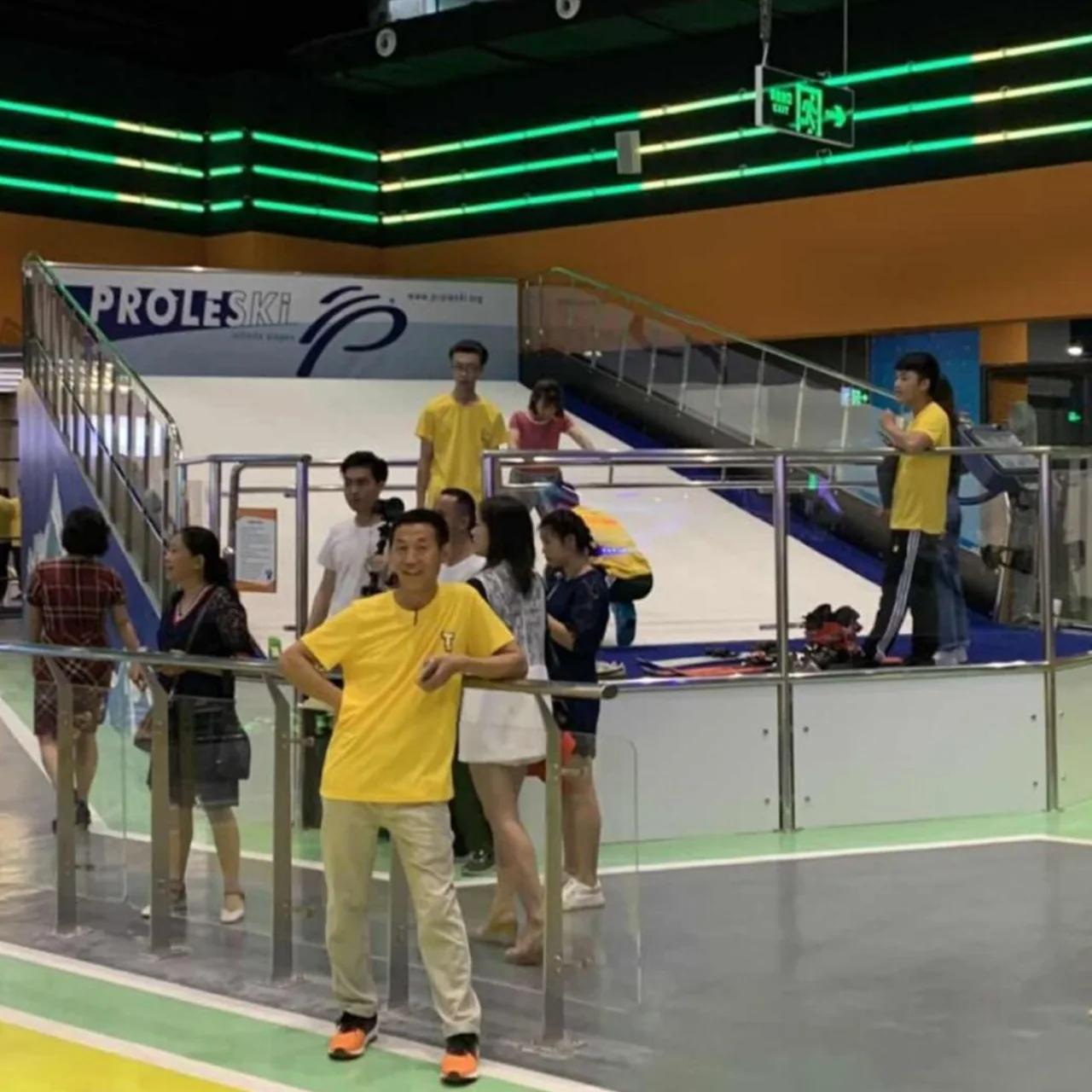 Indoor ski venue with a PROLESKI training slope