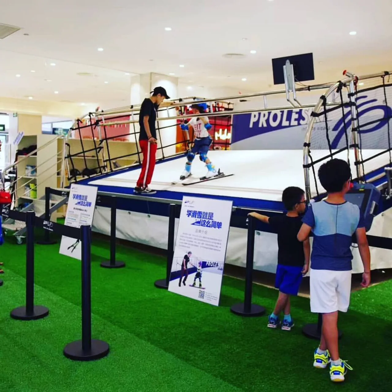 Ski training demonstration on a PROLESKI simulator