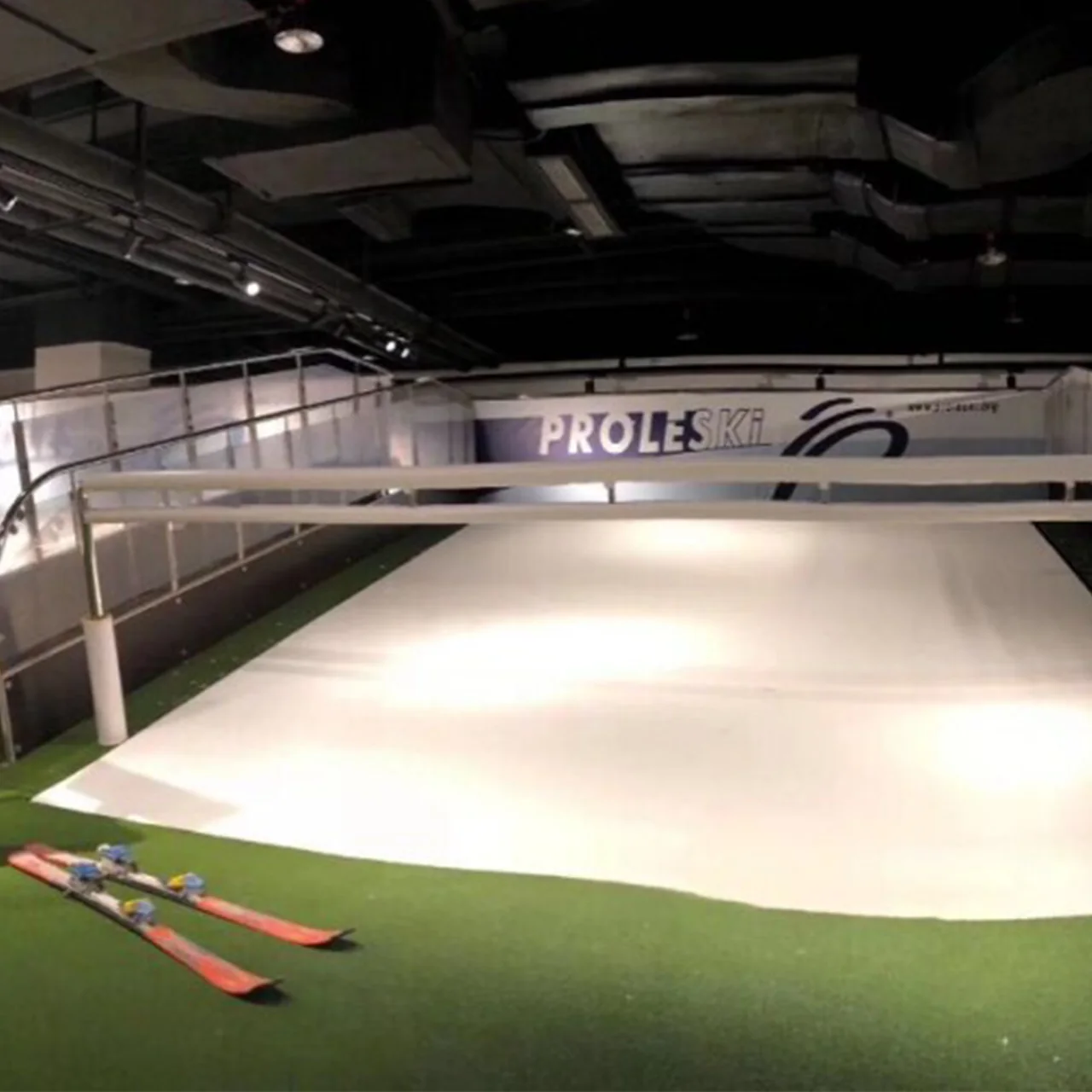PROLESKI ski treadmill with a continuous training surface