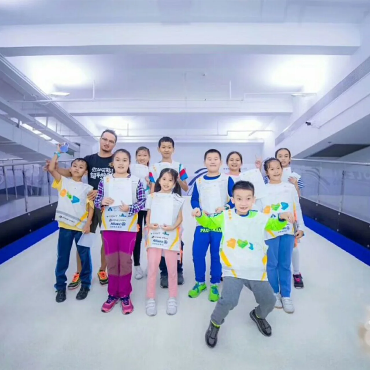 A group of skiers on a PROLESKI indoor slope